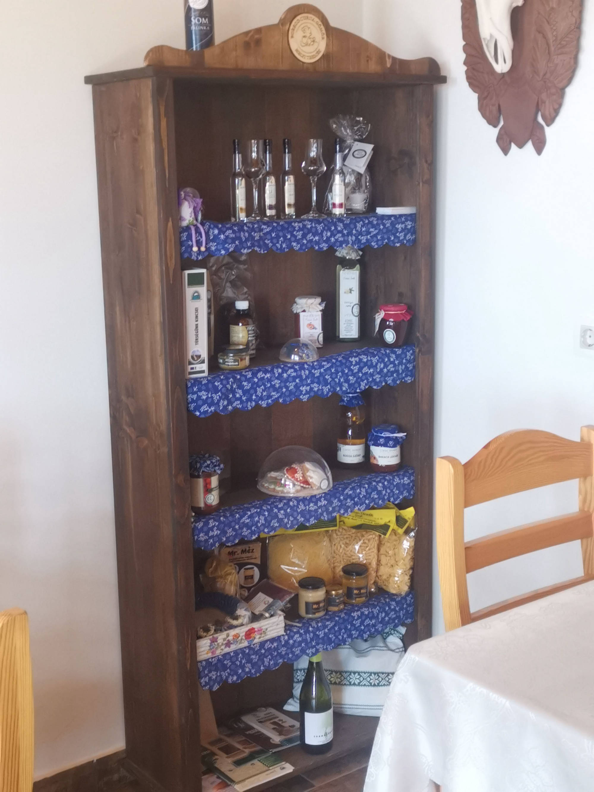 Helyitermék bemutató polc